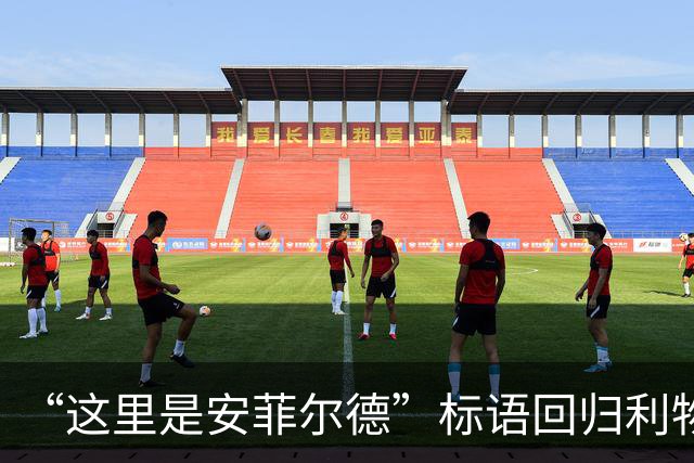 “这里是安菲尔德”标语回归利物浦，香克利的家人表示欢迎
